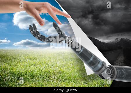 Digital composito di umani e robot mano Foto Stock