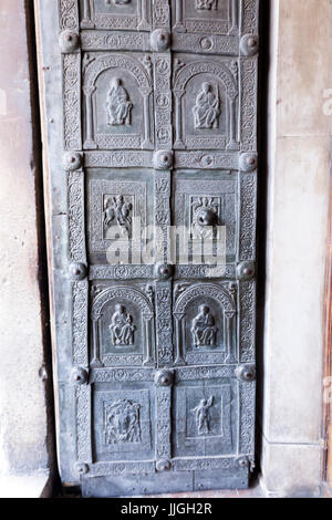 Ingresso principale portale di Barisano da Trani nella Cattedrale di Monreale, il Duomo di Monreale, sicilia, Italia Foto Stock