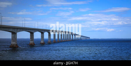 Lunga durata della Confederazione ponte che collega New Brunswick a Prince Edward Island, Canbada Foto Stock