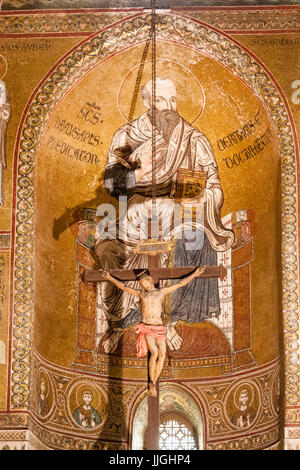 Cristo in croce e mosaici nella Cattedrale di Monreale, il Duomo di Monreale, sicilia, Italia Foto Stock