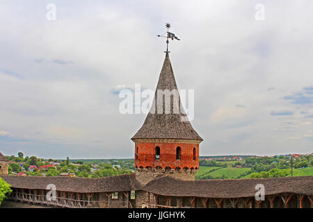 Il castello di Kamianets-Podilskyi è un ex castello Ruthenian-Lithuanian e una successiva a tre parte fortezza polacca Foto Stock