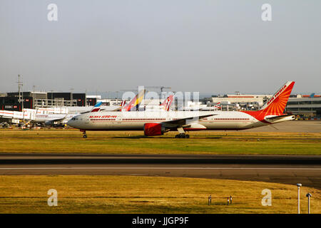 VT-tutti - Boeing 777-337(ER) - Air India il Boeing 777 è una famiglia di long-range ampio corpo-twin-motore di aeroplani di linea a getto sviluppato e prodotto da boe Foto Stock