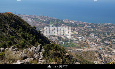 BENALMADENA, Andalusia/Spagna - 7 Luglio : Vista dal Monte Calamorro vicino a Benalmadena spagna il 7 Luglio 2017 Foto Stock