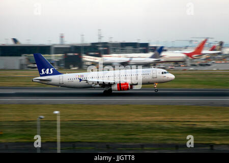 OY-KAN - Airbus A320-232 - SAS Airbus A320 famiglia consiste di breve e medio raggio, corpo stretto, passeggeri commerciale twin-motore aereo jet Foto Stock