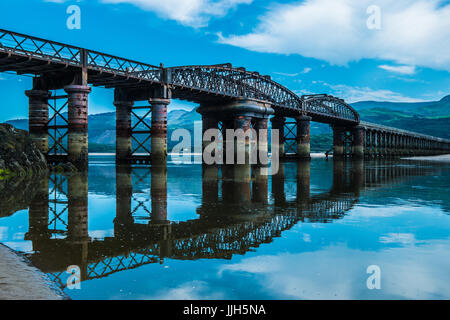 Blaenau Ffestiniog ponte ferroviario su Mawddach estuario. Foto Stock