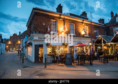 Weymouth vecchio porto al tramonto nella notte sul fiume Wey barche e sul lato del porto case colorate e pub, Weymouth Dorset,,l'Inghilterra,uk,GB Foto Stock