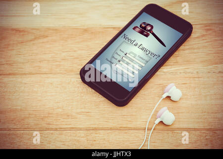 Interfaccia grafica di avvocato modulo di contatto contro nero smartphone con cuffie bianche Foto Stock