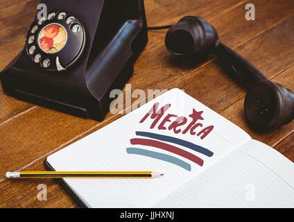 Quarto di luglio doodle su notepad accanto al nero telefono vintage Foto Stock