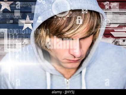 Close up di capelli biondi hacker nella parte anteriore della bandiera americana su legno Foto Stock