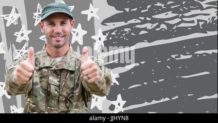 Soldato dando pollice in su contro il grigio disegnati a mano bandiera americana Foto Stock