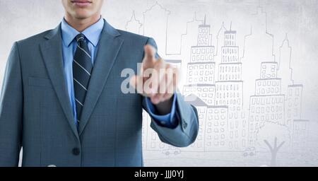 Business man della sezione centrale rivolto contro il muro bianco con city doodle Foto Stock