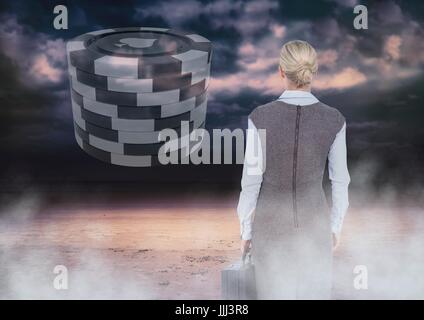 Retro della donna che guarda la 3d casino poker chips Foto Stock