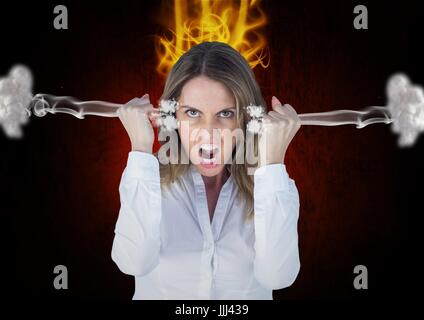 Rabbia giovane donna gridando con 3d vapore sulle orecchie e fuoco sulla testa. Sfondo nero Foto Stock
