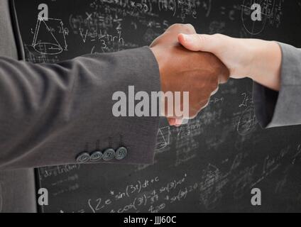 Stretta di mano contro il muro grigio con math scarabocchi Foto Stock