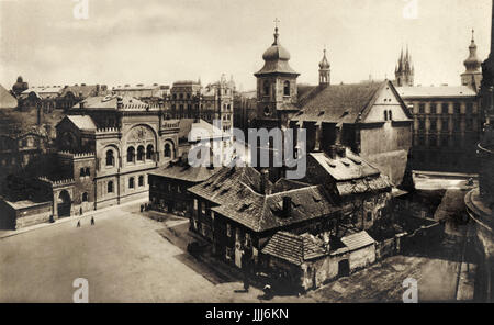 Synagogue Spagnolo / Spanelska Synagoga a Praga (sulla sinistra della piazza). Costruito nel 1868 in stile moresco. Nel quartiere ebraico di Praga ex ghetto medievale. c. 1890s. Cartolina pubblicato in Praga. Connessione di Kafka Foto Stock