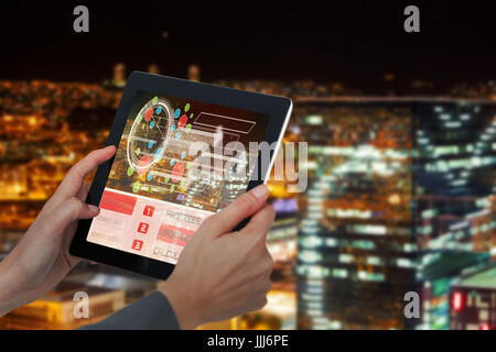 Composite immagine 3d di immagine ritagliata di imprenditrice azienda tavoletta digitale Foto Stock