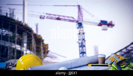 Immagine composita di scatto panoramico di architettura attrezzatura sulla tabella Foto Stock