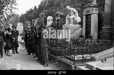 Theodor Herzl 's originale - tomba nel cimitero di Dobling fuori Vienna, Austria. TH: Ebrei Ashkenazi giornalista austro-ungarico e il padre del moderno sionismo politico,2 Maggio 1860 - 3 luglio 1904. Foto Stock