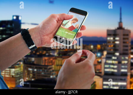 Composite immagine 3d di close-up di uomo con il telefono cellulare Foto Stock