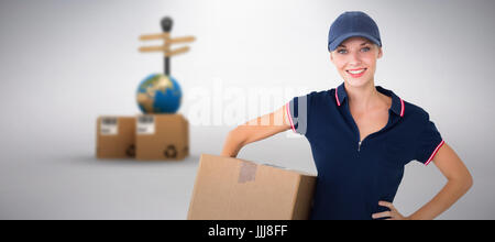 Immagine composita della felice donna consegna tenendo la scatola di cartone Foto Stock