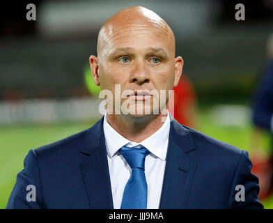 Budapest, Ungheria. 19 Luglio, 2017. BUDAPEST, Ungheria - 19 Luglio: Head Coach Erik Van Der Meer di Budapest Honved attende per il kick-off prima della UEFA Champions League secondo turno di qualificazione match tra Budapest Honved e Hapoel Beer-Sheva a Bozsik Stadium il 19 luglio 2017 a Budapest, Ungheria. Credito: Laszlo Szirtesi/Alamy Live News Foto Stock