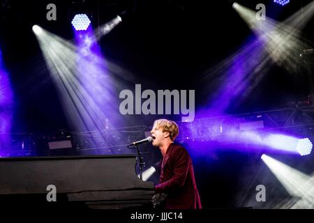 Locarno, Svizzera del XIX luglio Tom Odell suona dal vivo al Moon & Stars Festival 2017 Credit: Roberto Finizio/Alamy Live News Foto Stock