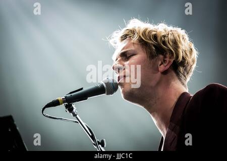 Locarno, Svizzera del XIX luglio Tom Odell suona dal vivo al Moon & Stars Festival 2017 Credit: Roberto Finizio/Alamy Live News Foto Stock