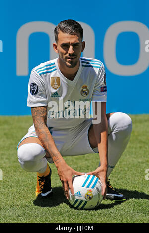 Madrid, Spagna. Xx Luglio, 2017. Giocatore di calcio Dani Ceballos' durante la sua presentazione ufficiale come un vero e proprio lettore di Madrid a SantiagoBernabeu, a Madrid, giovedì 20 luglio 2017 Credit: Gtres Información más Comuniación on line,S.L./Alamy Live News Foto Stock