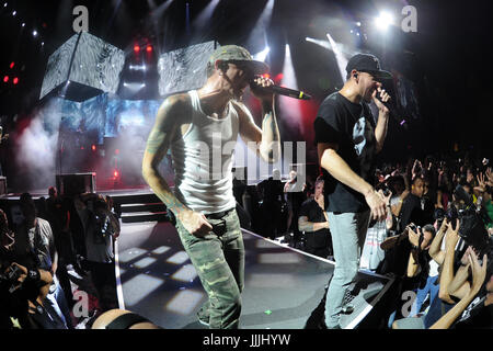 West Palm Beach. 8 Ago, 2017. Chester Bennington e Mike Shinoda dei Linkin Park eseguire presso l'anfiteatro di Cruzan su Agosto 8, 2014 in West Palm Beach, Florida. Credito: Mpi04/media/punzone Alamy Live News Foto Stock