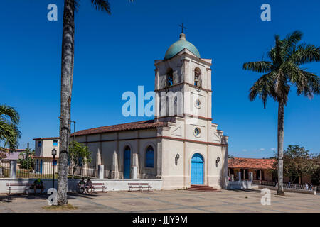 La chiesa plaza nel centro di VINALES, PINAR DEL RIO, CUBA Foto Stock