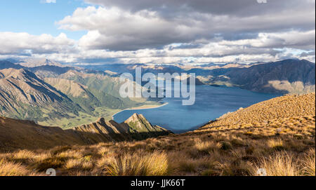 Paesaggio alpino, Lago Hawea e panorama di montagna, Istmo via picco, Otago, Isola del Sud, Nuova Zelanda, Oceania Foto Stock