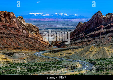 Autostrada MI70 attraverso Spotted Canyon dello Utah Foto Stock