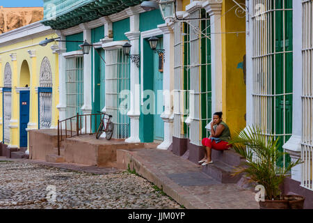 Le strade di ciottoli, lavorazione del ferro battuto e case colorate di Trinidad, Cuba Foto Stock