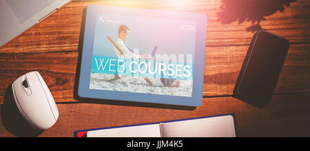 Composite immagine 3d di imprenditore learning sulla spiaggia Foto Stock