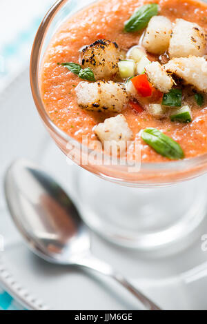 Delizioso Gazpacho in ciotole Foto Stock