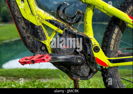 Un motore di ebike. Pedale elettrico assistere mountain bike. Foto Stock