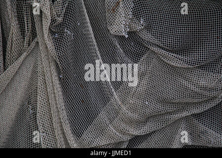 Vecchia rete da pesca si blocca sulla parete Foto Stock