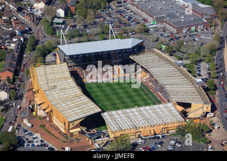 Una veduta aerea di Molineux Stadium, casa di Wolverhampton Wanderers FC Foto Stock