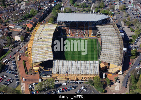 Una veduta aerea di Molineux Stadium, casa di Wolverhampton Wanderers FC Foto Stock