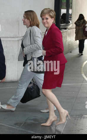 Nicola lo storione Primo Ministro di Scozia assiste la BBC Andrew Marr Show alla BBC Studios di Londra, 14 maggio 2017 Foto Stock