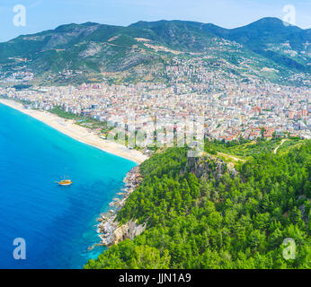 Il distretto turistico di Alanya resort si trova tra le montagne Cilician e rocciosa penisola, Turchia. Foto Stock