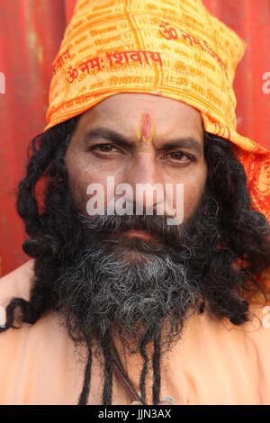 Indiano Baba, Swami, Sadhu, Santo e Pilgrim, Sadhu di fronte al tempio di Haridwar, Uttrakhand, India (Copyright © Saji Maramon) Foto Stock