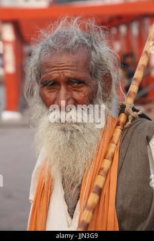 Indiano Baba, Swami, Sadhu, Santo e Pilgrim, Sadhu di fronte al tempio di Haridwar, Uttrakhand, India (Copyright © Saji Maramon) Foto Stock