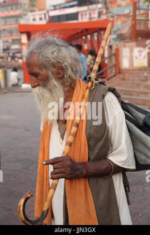 Indiano Baba, Swami, Sadhu, Santo e Pilgrim, Sadhu di fronte al tempio di Haridwar, Uttrakhand, India (Copyright © Saji Maramon) Foto Stock