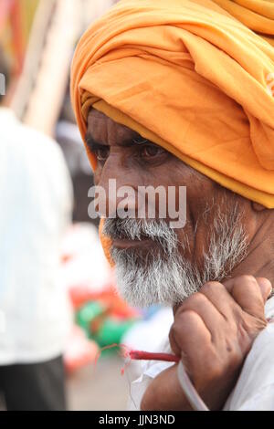 Indiano Baba, Swami, Sadhu, Santo e Pilgrim, Sadhu di fronte al tempio di Haridwar, Uttrakhand, India (Copyright © Saji Maramon) Foto Stock