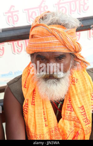 Indiano Baba, Swami, Sadhu, Santo e Pilgrim, Sadhu di fronte al tempio di Haridwar, Uttrakhand, India (Copyright © Saji Maramon) Foto Stock