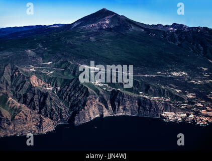 Vista aerea della costa, Vulcano Teide, isola di Tenerife, Isole Canarie, Spagna. Foto Stock