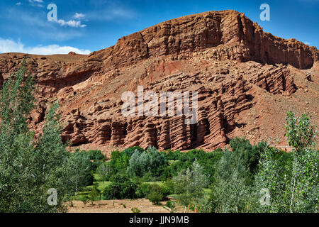 Spettacolare paesaggio di roccia di Alto Atlante mountain range in Ait Ouglif, Marocco, Africa Foto Stock