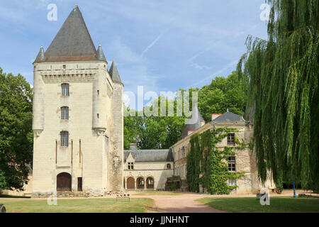 Francia, Indre (36), Argy, château d'Argy, le donjon et les galeries renaissance // Francia, Indre, Argy, castello di Argy, il rinascimento lungo una galleria Foto Stock