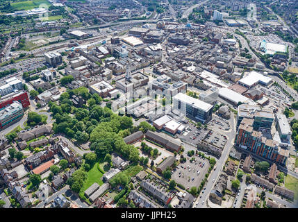 Barnsley Town Center dall'aria, quartiere civico dominante, South Yorkshire, nell'Inghilterra del Nord, Regno Unito Foto Stock